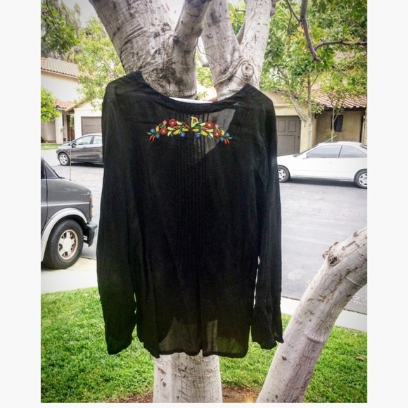 Stylish Beautifully embroidered Johnny Was top! - Picture 4 of 5